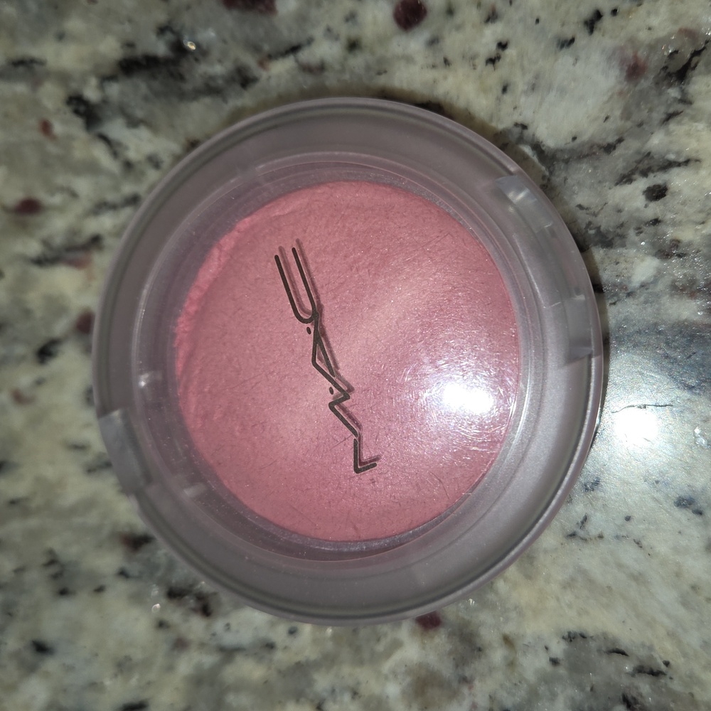 Gently Used MAC Cosmetics Glow Play Cushiony Blush In Totally Synced
